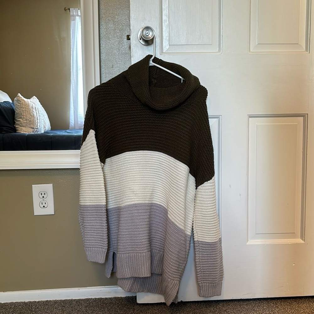 Medium Thick Color Block Sweater
